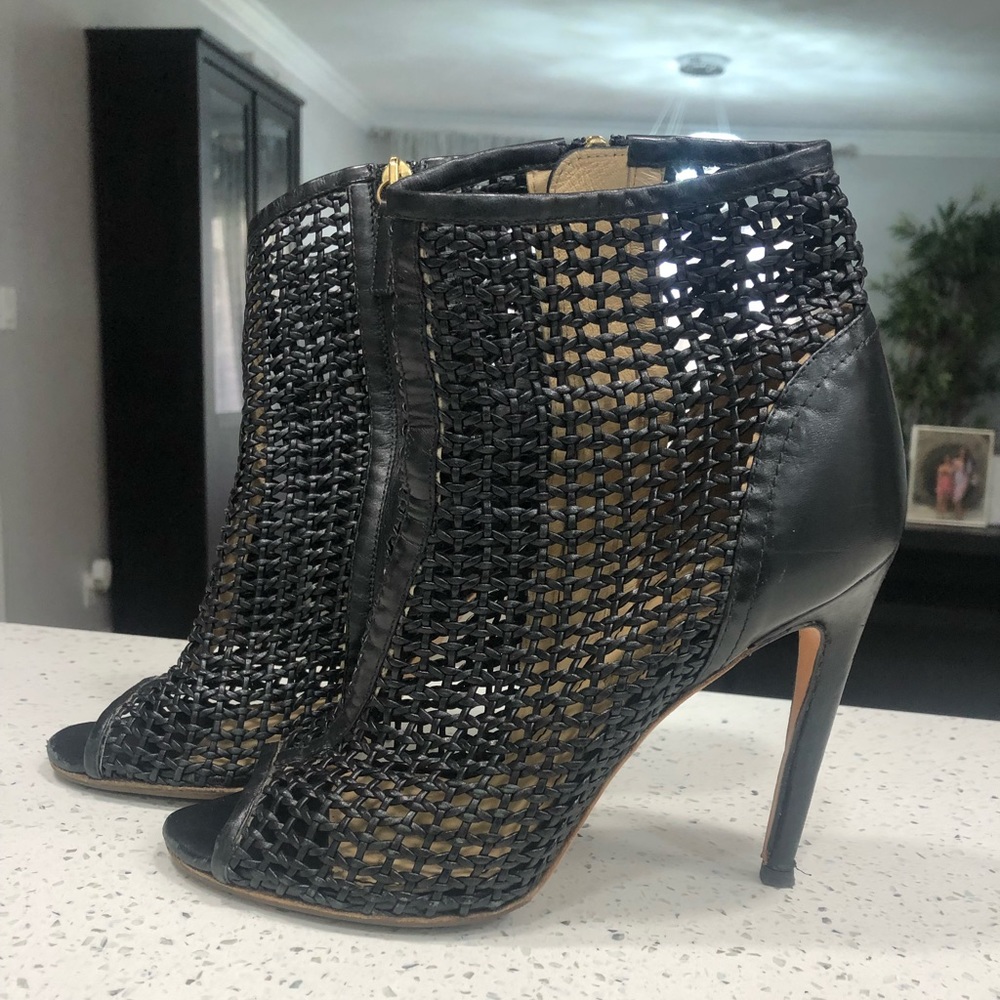 Ankle boot heel style